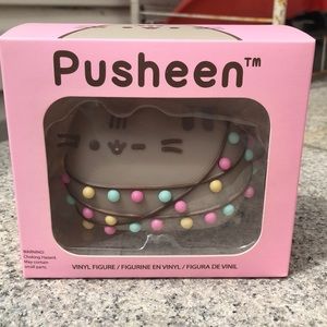 Winter ‘17 Pusheen Holiday Vinyl Figure